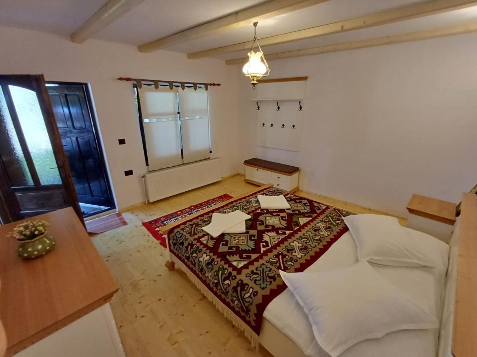 Casuta Din Valea Regilor Villa Gradistea de Munte Esterno foto