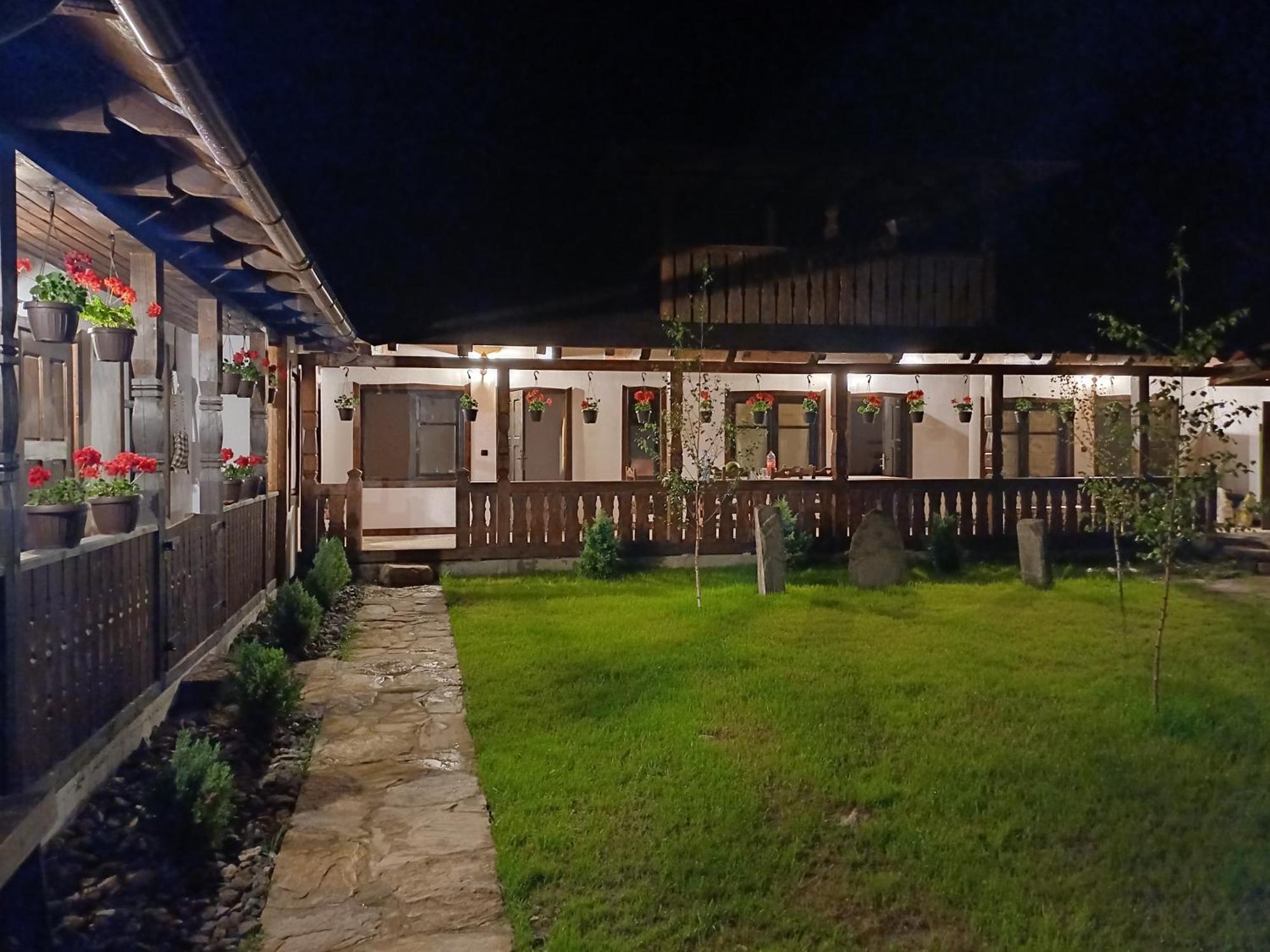 Casuta Din Valea Regilor Villa Gradistea de Munte Esterno foto